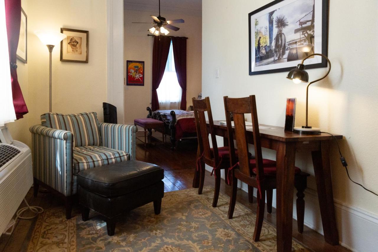 Inn The Blue60 Marigny 3*