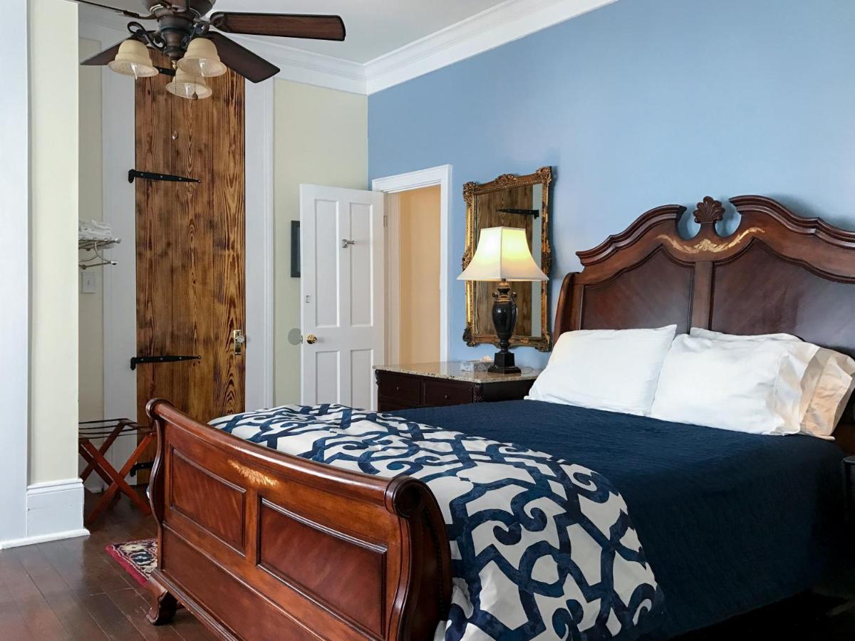 Inn The Blue60 Marigny 3*